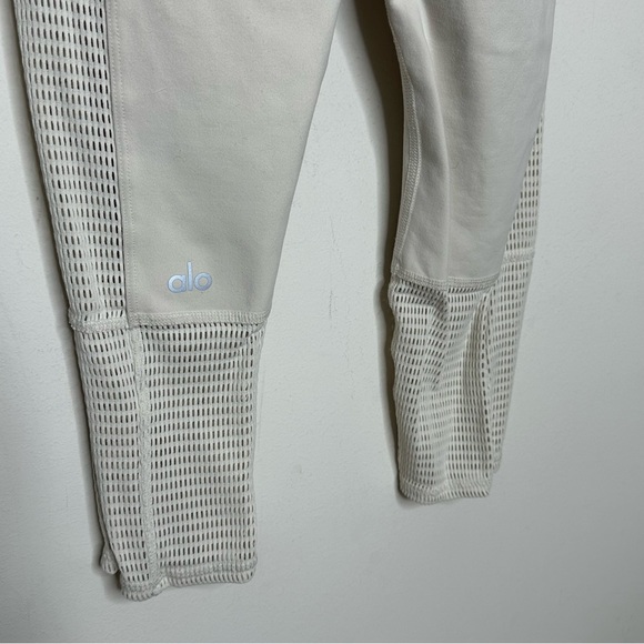 Alo Yoga Off The Grid Capri Color Bone Size Small - Picture 7 of 14